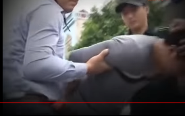 Suốt 2 tuần kể từ khi xảy ra án mạng, các trinh sát, điều tra viên lần theo hắn từ Hà Nội, Phủ Lý - Hà Nam đến nhiều nơi ở Nam Định. Phát hiện hắn đang lẩn trốn ở thị trấn Quất Lâm, tổ công tác PC 45 Hưng Yên phối hợp với PC 45 Nam Định tổ chức bắt giữ. 