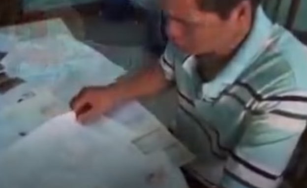 Các hướng truy tìm tưởng như không còn manh mối, ngày 22/5/2012, các trinh sát lật lại danh bạ điện thoại để gọi điện xác minh thêm một lần nữa. Khi gọi vào số điện thoại có tên “Chị Hoa”, một người phụ nữ bắt máy lập tức trả lời: “Tôi không phải tên Hoa” rồi ngắt liên lạc. Động thái của người trả lời điện thoại đó khiến trinh sát nghi ngờ. 