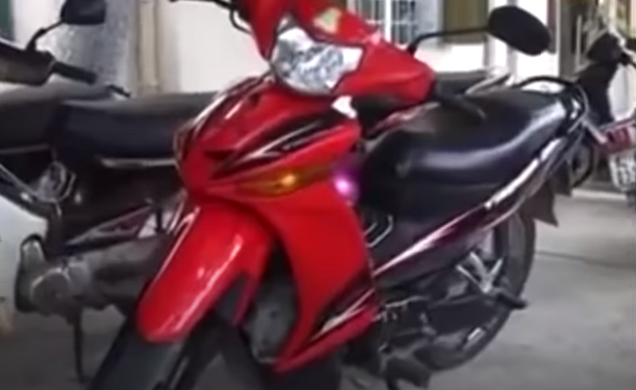 Tìm đến nhà người này, lực lượng chức năng phát hiện chiếc xe Taurus giống các nhân chứng mô tả đang dựng trước hiên. Người phụ nữ này là Trương Thị Kiều Phương (SN 1977), là chủ tiệm hớt tóc Minh Phương, tại phường An Phú, TP Tam Kỳ.