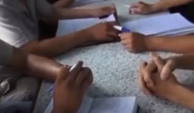 Anh Đạt, con trai nạn nhân cho biết, trước thời điểm bị sát hại, bà Thanh có đeo hai chiếc nhẫn và một dây chuyền bằng vàng thật, một chiếc lắc đeo tay bằng vàng giả. Nhưng sau khi bị sát hại thì dây chuyền không còn, riêng chiếc lắc vàng giả vẫn nằm trên tay nạn nhân.