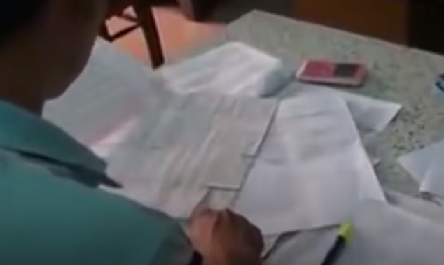 Sau khi nhiều nghi vấn dần được loại bỏ, các điều tra viên chuyển sang tìm hung thủ từ khoảng 100 số điện thoại trong danh bạ điện thoại của nạn nhân. Quá trình sàng lọc xuất hiện nhiều trường hợp dở khóc, dở cười. Có lần, khi trinh sát gọi điện vào số máy được cho là của đệ tử của bà Thanh, người nghe lập tức phân trần mình có ơn với nạn nhân nên không phải là thủ phạm.