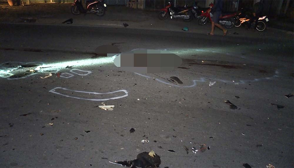  Hai thanh niên tử vong sau cú đâm xe máy cực mạnh: Đêm 24/11, tại Quốc lộ 15A, thuộc địa bàn giáp ranh giữa 2 xã Đông Sơn và Tràng Sơn (huyện Đô Lương, Nghệ An), anh N.N.C (SN 2003) điều khiển xe máy, khi đến địa điểm nói trên thì xảy ra va chạm với chiếc xe máy do anh T.Đ.Đ (SN 2003, đều trú huyện Đô Lương) đi chiều ngược lại. Cú va chạm đã khiến cả 2 tử vong.