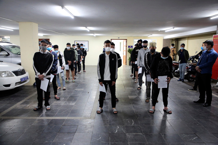 Phòng Cảnh sát giao thông - Công an TP Hà Nội đang tạm giữ gần 30 phương tiện và làm thủ tục bàn giao các đối tượng cho Phòng Cảnh sát hình sự thụ lý theo thẩm quyền. 