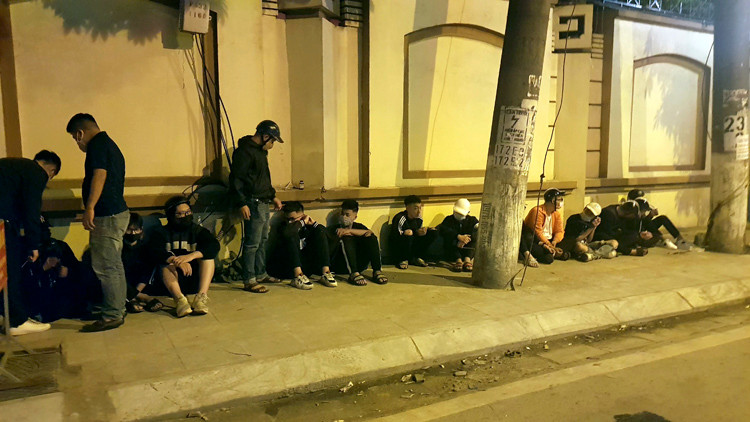 Vây bắt nhóm thanh niên đua xe náo loạn đường phố Hà Nội Vay bat nhom thanh nien dua xe nao loan duong pho Ha Noi