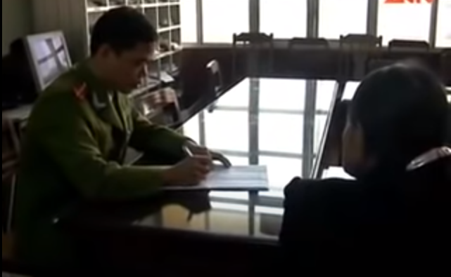 Vợ nạn nhân là chị Trương Thị Thưa (32 tuổi) thông tin, tối 3 ngày trước chồng ra khỏi nhà, mang theo 60 triệu đồng, không cầm điện thoại. Chị này cho rằng chồng mê cờ bạc, nợ nần, có mối quan hệ xã hội phức tạp nên án mạng xảy ra.