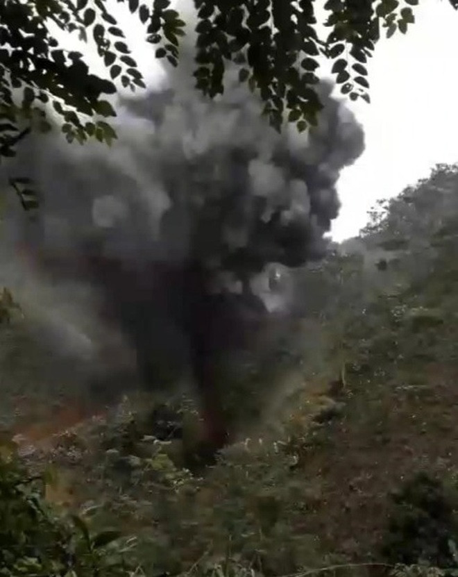 Ban chỉ đạo hủy bom Mỹ tồn đọng sau chiến tranh huyện Văn Yên đã huy động 60 cán bộ chiến sĩ cơ quan quân sự, công an, y tế của huyện và lực lượng dân quân, đào hố hủy nổ; tổ chức vận chuyển quả đến địa bàn thôn Khe Rồng xã An Bình, để tiến hành hủy nổ, bảo đảm an toàn tuyệt đối. Ngay sau khi hủy nổ, huyện Văn Yên chỉ đạo các lực lượng thu dọn hiện trường, lập biên bản bàn giao đất cho địa phương và gia đình quản lý, canh tác.