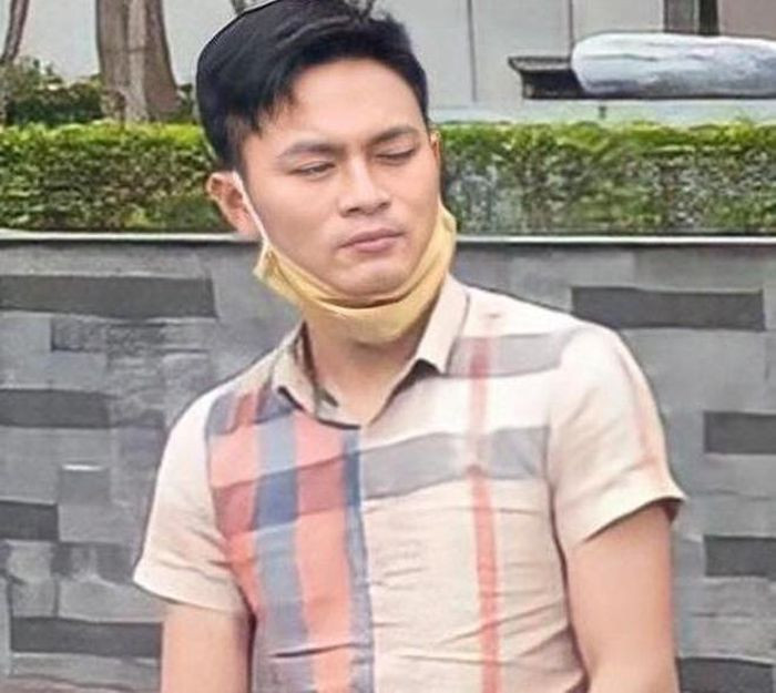  Cay cú vì bị đuổi việc, đối tượng trộm cắp xe máy của đồng nghiệp: Bực bội vì bị chủ xưởng nhôm kính ở quận Long Biên, Hà Nội đuổi việc, bắt rời khỏi xưởng ngay lập tức, Trần Văn Mạnh (SN 2000, ở Nghệ An) đã lấy trộm chiếc xe máy Honda Wave của đồng nghiệp rồi bỏ trốn. Ngày 24/11, Công an quận Long Biên cho biết đang tạm giữ Mạnh để điều tra.