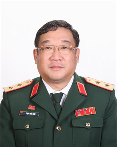 Ông Phạm Hoài Nam (54 tuổi) quê tại Bình Định, trình độ kỹ sư Hàng hải. Từ năm 2009, ông Nam là Phó tư lệnh kiêm Tham mưu trưởng Vùng 4 Hải quân. Tới Đại hội XI (tháng 1/2011), ông được bầu làm Ủy viên dự khuyết T.Ư sau đó được bổ nhiệm làm Tư lệnh Vùng 4 Hải quân (2012).