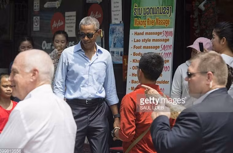 Tới thăm cố đô Luang Prabang của Lào, ông Obama đã có một số hoạt động đáng chú ý ở đây.