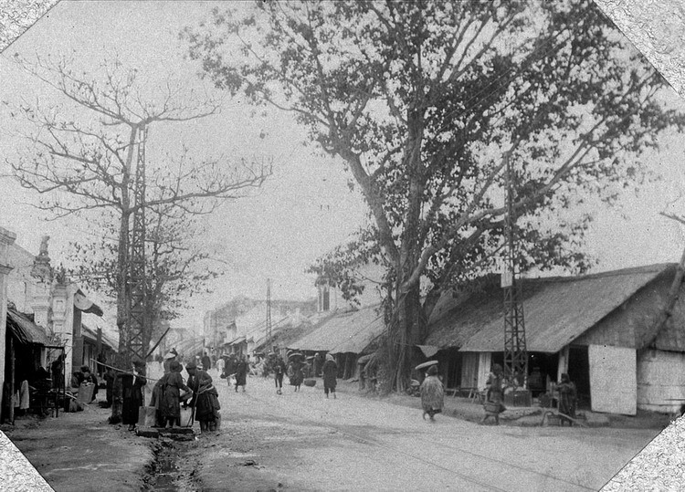 Đường dẫn vào ấp Thái Hà của Kinh lược sứ Hoàng Cao Khải ở Hà Nội.