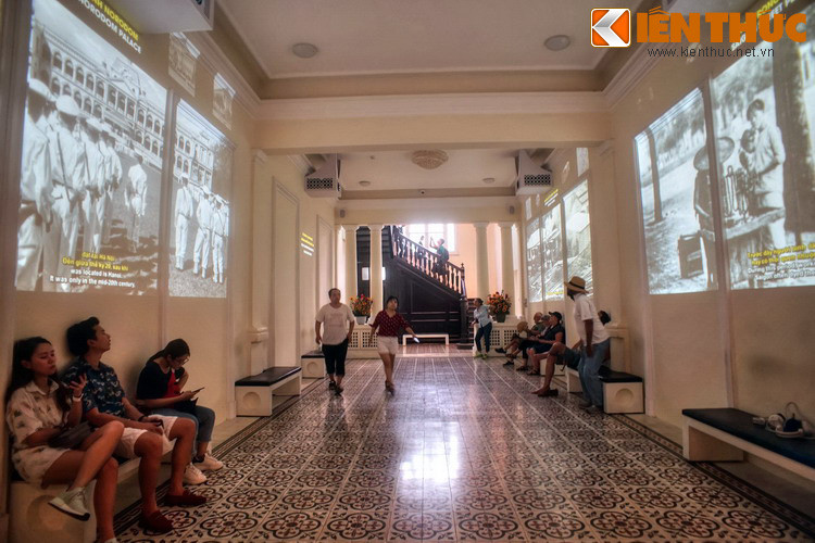 Các nội dung trưng bày ở tầng 1: Giới thiệu chung – Xây dựng đô thị Sài Gòn thời thuộc địa – Dinh Norodom – Sài Gòn năng động – Những gương mặt Sài Gòn – Chiến tranh và biến động ở Sài Gòn.