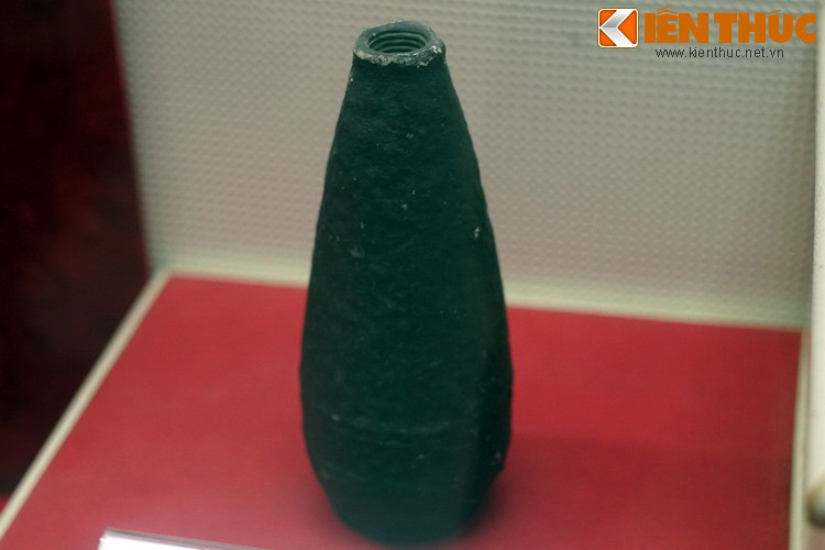 Bom thực dân Pháp dùng để đàn áp cuộc biểu tình của nhân dân huyện Hưng Nguyên, tỉnh Nghệ An ngày 12/9/1930.