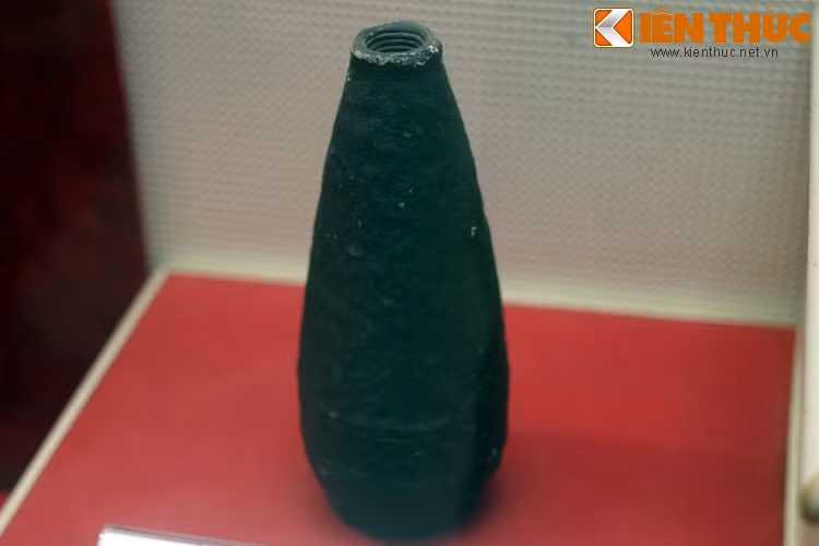 Bom thực dân Pháp dùng để đàn áp cuộc biểu tình của nhân dân huyện Hưng Nguyên, tỉnh Nghệ An ngày 12/9/1930.