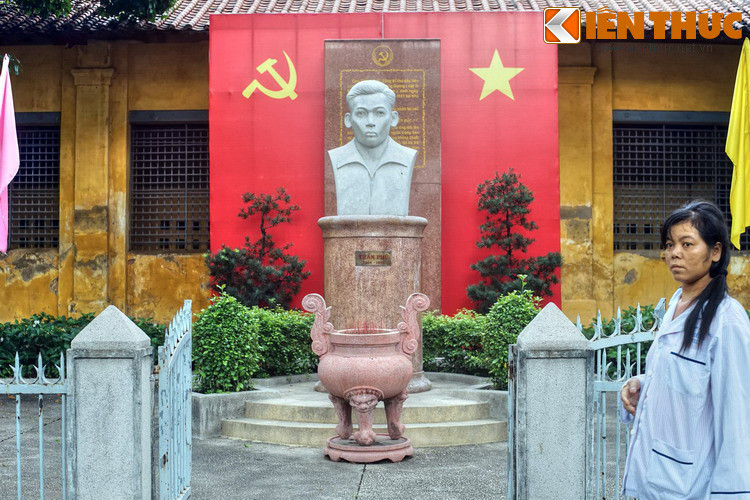 Khu nhà giam bệnh viện Chợ Quán chính là nơi đồng chí Trần Phú - Tổng bí thư đầu tiên của Đảng Cộng sản Việt Nam đã bị giam giữ và hi sinh.