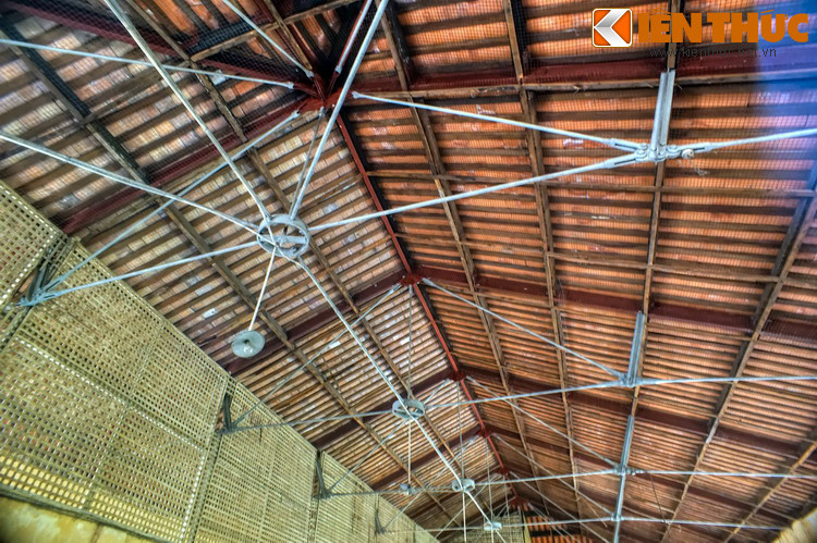 Dù vậy, đồng chí Trần Phú biết mình không thể sống nổi nên đề nghị chuyển thuốc cho anh em khác để họ được sống và phục vụ cho cách mạng được lâu hơn.