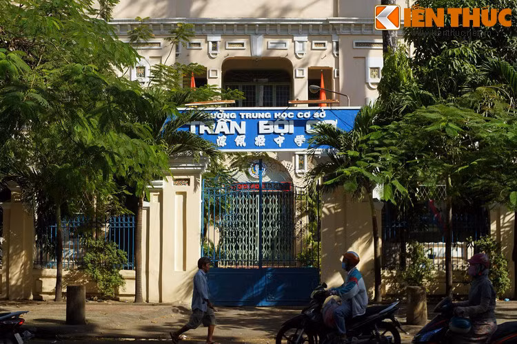 Sau ngày đất nước thóng nhất, vào năm 1977, trường Phước Đức được UBND và Sở Giáo dục TP HCM đổi tên thành Trường PTCS cấp 1-2 Trần Bội Cơ. Năm 1998 đổi tên là Trường THCS Trần Bội Cơ.