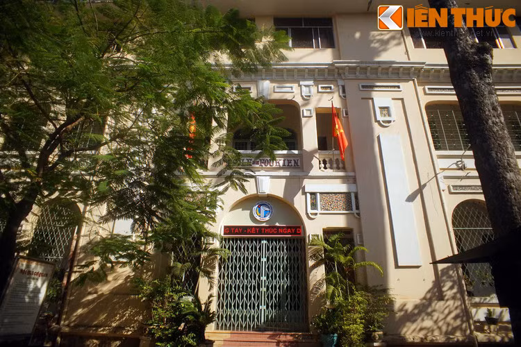 Ngày 2/6/1968, một chiếc trực thăng UH-1 của Mỹ tiến hành hoạt động càn quét ở khu vực Chợ Lớn. Do xác định nhầm mục tiêu, chiếc trực thăng này đã phóng tên lửa vào trường Phước Đức.