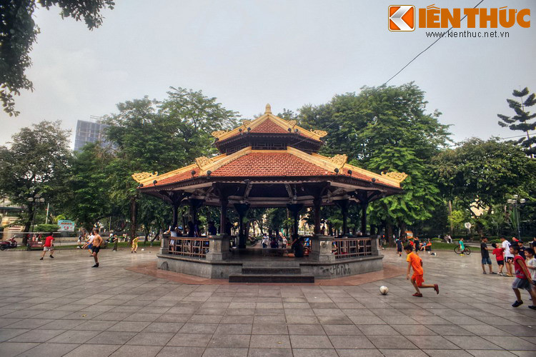 Dấu ấn lịch sử của vườn hoa xưa còn được lưu giữ qua một thế kỷ là nhà Kèn, giờ đây là một địa điểm sinh hoạt văn hóa quen thuộc của giới trẻ.