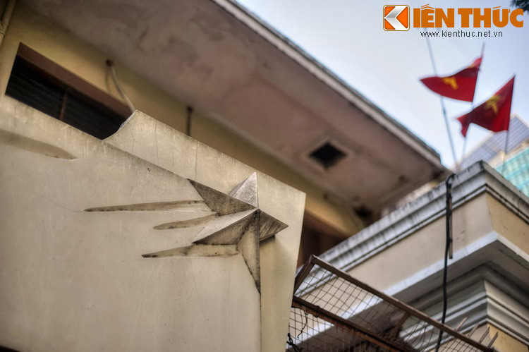 Khi Cách mạng Tháng Tám bùng nổ, cờ đỏ sao vàng đã tung bay trên bốt Catinat từ ngày 26/8-23/9/1945.