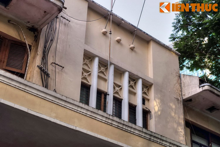 Nhưng rồi đất nước lại tiếp tục bị giày xéo. Bốt Catinat trở lại là nơi giam cầm, tra tấn những người kháng chiến.