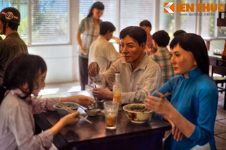 Song song đó, quán cũng là một nơi hoạt động kinh doanh để nuôi sống gia đình ông Nguyễn Văn Tửng và cung cấp một nguồn tài chính cho cách mạng.