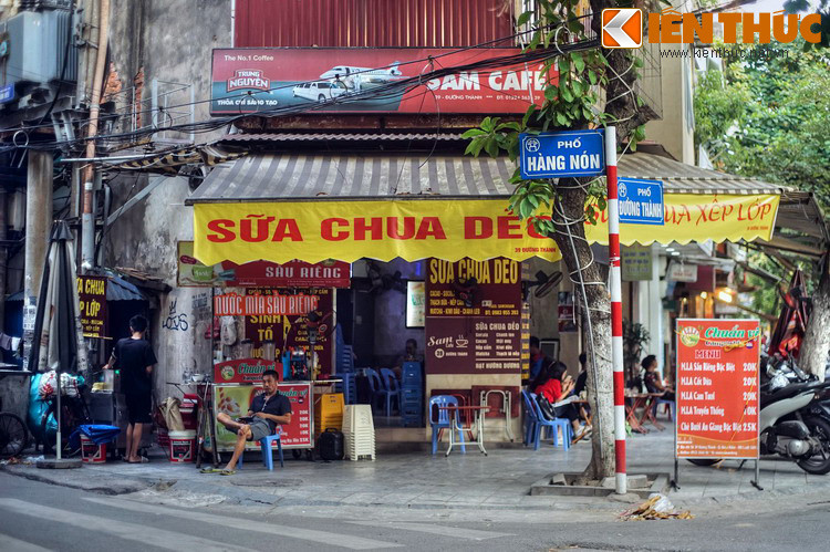 Ngày xưa, phố Hàng Nón cũ chỉ gồm một đoạn ngắn của phố Hàng Nón bây giờ, nằm ở khoảng giữa hai phố Hàng Điếu và Hàng Thiếc.
