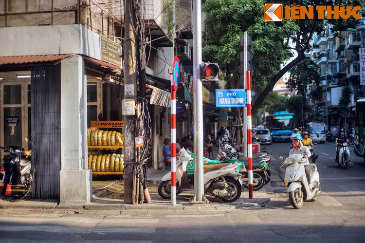 Từ năm 1945, phố Rondony được gọi là phố Bình Chuẩn. Năm 1947, chính quyền thành phố nhập hai phố Bình Chuẩn và Hàng Thùng thành một phố, có tên chung là Hàng Thùng và tên đó giữ nguyên cho đến nay.