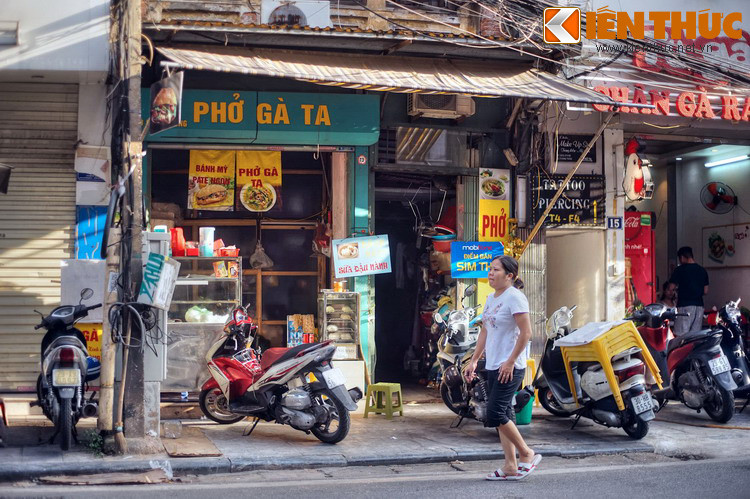 Thùng gánh nước làm bằng tre nứa ghép rồi gắn sơn sống, loại sơn sản xuất theo kiểu cổ truyền có khả năng chống thấm nước rất tốt. Nhưng thời hoàng kim của những chiếc thùng này không kéo dài.