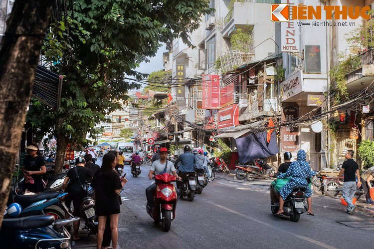 Một số hình ảnh khác về phố Hàng Thùng.
