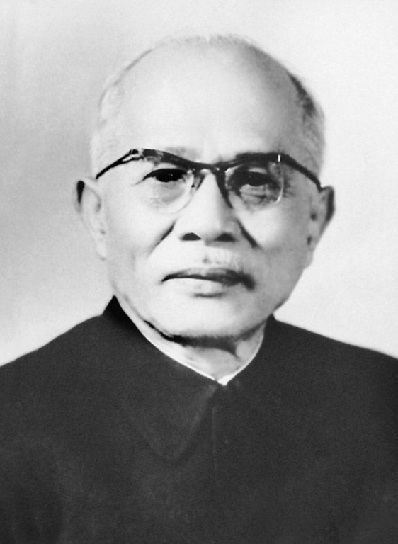 6. Tôn Đức Thắng (Mậu Tý, 1888 - 1980) là một nhà cách mạng nổi bật của Việt Nam thế kỷ 20. Ông đã tham gia các phong trào yêu nước từ thời niên thiếu, làm công nhân tại Pháp trước khi về hoạt động tại cảng Ba Son và bị thực dân Pháp lưu đày ở Côn Đảo từ 1928 - 1945. Sau 1945, ông đảm nhận những trọng trách lớn trong Đảng và Nhà nước, là Chủ tịch nước từ năm 1969 - 1980.