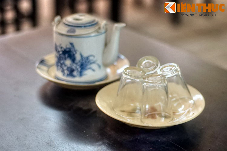 Ấm trà xanh để thực khách nhâm nhi sau mỗi bữa ăn.