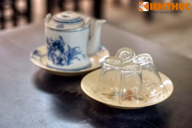 Ấm trà xanh để thực khách nhâm nhi sau mỗi bữa ăn.