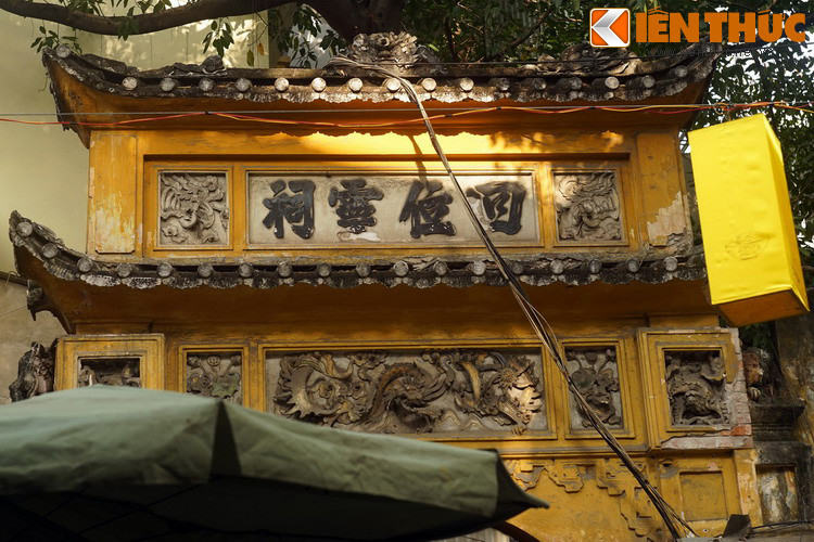 Trong hàng trăm năm tồn tại, chỉ có duy nhất một năm chợ hoa Hàng Lược không họp, đó là Tết Đinh Hợi 1947. Thời điểm ấy, cuộc Kháng chiến toàn quốc vừa bùng nổ, toàn bộ khu phố cổ Hà Nội trở thành một chiến trường khốc liệt giữa Vệ quốc đoàn và quân đội thực dân Pháp.