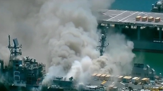 USS Bonhomme Richard là tàu đổ bộ tấn công, chuyên triển khai và hỗ trợ cơ động các thành phần của lực lượng đổ bộ hải quân.