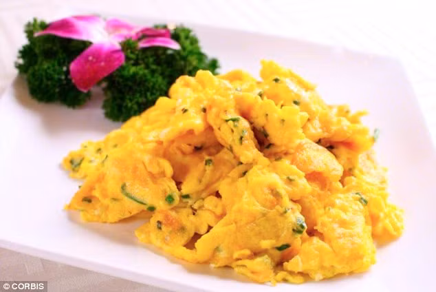 Nhóm thực phẩm bao gồm trứng, đậu nành và cá ngừ cũng được Dailymail khuyến cáo là giàu protein, rất tốt cho người giảm cân. 