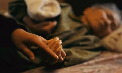 Truoc luc chet me chong goi con dau vao noi mot cau… roi nham mat