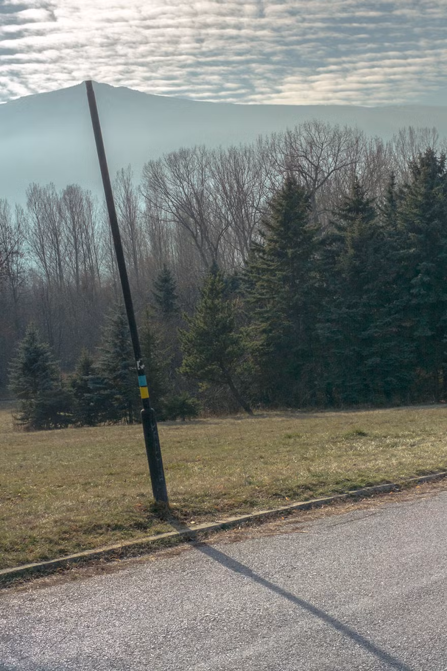 Theo thông tin đăng tải, nhiếp ảnh gia Denis Cherim đến từ London, Anh là một nhiếp ảnh gia yêu thích sự sáng tạo trong từng góc ảnh. Anh có sở thích chụp ảnh ở nhiều góc độ khác nhau bởi vì khi nhìn cùng một khung cảnh từ nhiều góc độ, anh sẽ phát hiện ra những điều trùng hợp kỳ lạ đến khó tin. (Nguồn Bored Panda)