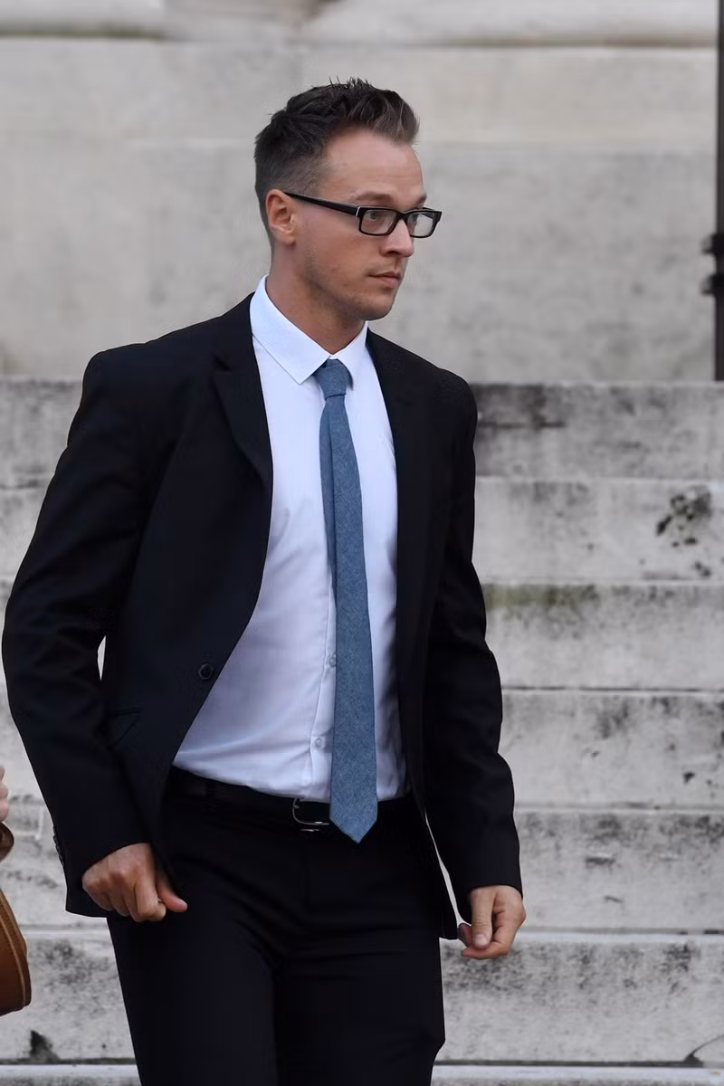 Nguoi bo tre tan nhan ra tay voi con 18 thang tuoi den the nay