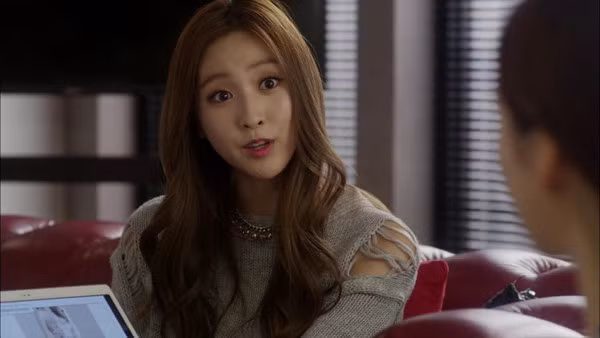 Chang trai di khach san 5 sao gap ban gai cu dang don ban