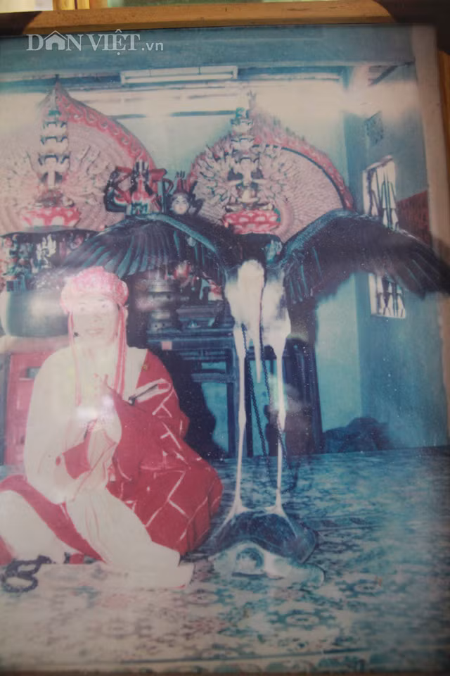 Ky thu Hac dung tren lung Rua y nhu linh vat chon dinh, chua-Hinh-7