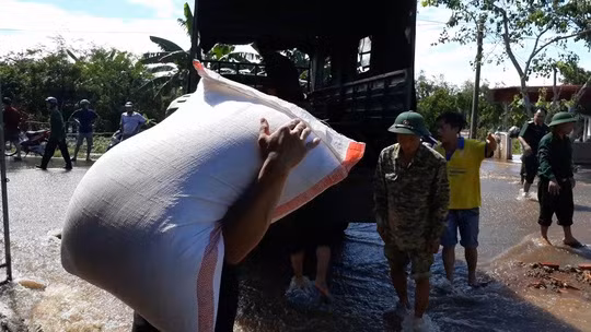 Vo kenh dan tran ho Gia Hoet, di doi hang chuc ho dan-Hinh-5