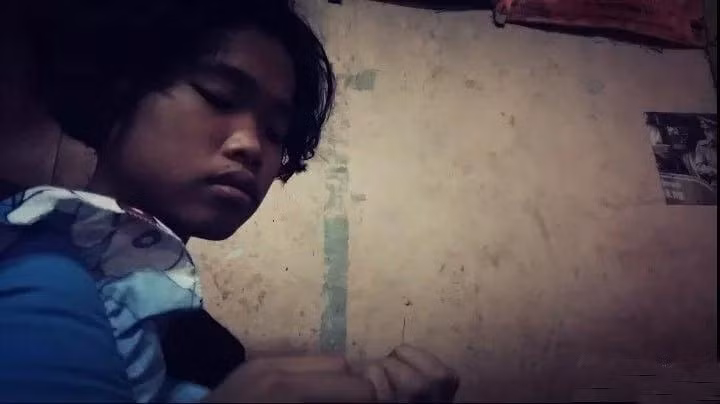 Be nhat rac nuoi cha bi liet va nghi luc nguoi nguoi cam phuc