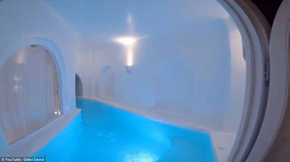 Duong ham bi an trong khach san, to mo di theo... soc toan tap-Hinh-3