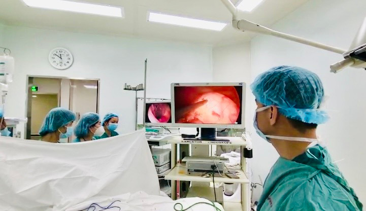 Điều trị ung thư thực quản bằng phẫu thuật nội soi hoàn toàn Dieu tri ung thu thuc quan bang phau thuat noi soi hoan toan