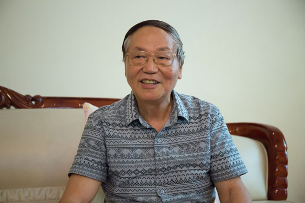 Ông Hoàng Văn Nghiên (sinh ngày 18/1/1941; quê quán tỉnh Nam Định). Ông Nghiên là sinh viên Đại học Bách Khoa Hà Nội, Khoa Vô tuyến điện. Sau đó, ông được giữ lại trường làm giảng viên. Làm Chủ nhiệm Khoa Điện tử Trường Đại học Bách khoa Hà Nội. Năm 1984, Chủ trì Luận chứng thành lập Công ty Điện tử Hà Nội (Hanel); được cử làm Giám đốc Công ty Điện tử Hà Nội. Năm 1994, từ một giám đốc doanh nghiệp nhà nước của Hà Nội trở thành Chủ tịch UBND TP Hà Nội (nhiệm kỳ 1994 -2004).