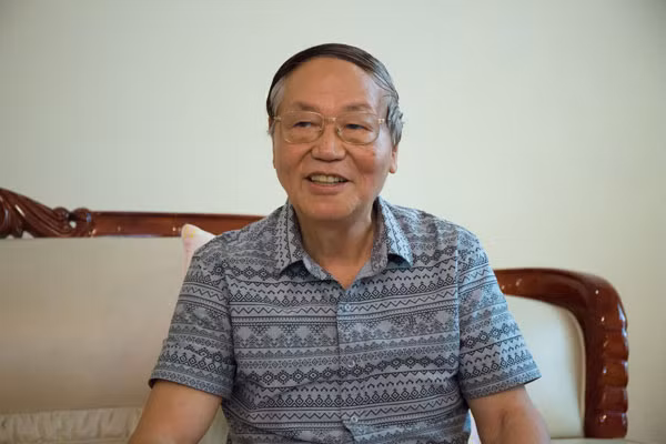 Ông Hoàng Văn Nghiên (sinh ngày 18/1/1941; quê quán tỉnh Nam Định). Ông Nghiên là sinh viên Đại học Bách Khoa Hà Nội, Khoa Vô tuyến điện. Sau đó, ông được giữ lại trường làm giảng viên. Làm Chủ nhiệm Khoa Điện tử Trường Đại học Bách khoa Hà Nội. Năm 1984, Chủ trì Luận chứng thành lập Công ty Điện tử Hà Nội (Hanel); được cử làm Giám đốc Công ty Điện tử Hà Nội. Năm 1994, từ một giám đốc doanh nghiệp nhà nước của Hà Nội trở thành Chủ tịch UBND TP Hà Nội (nhiệm kỳ 1994 -2004).