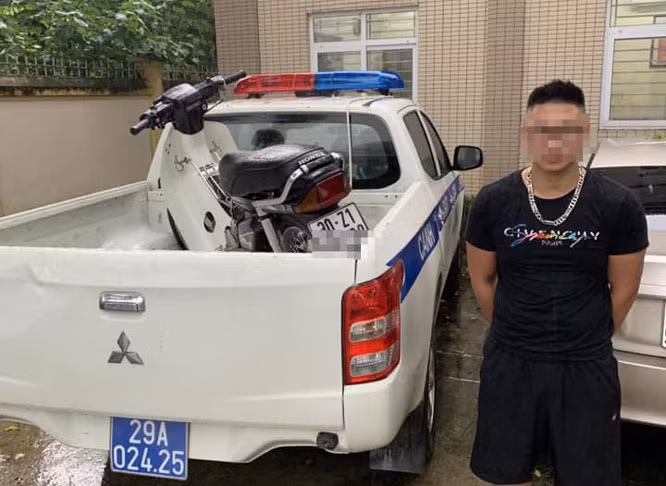  3. Xử phạt thanh niên bốc đầu xe máy rồi khoe trên mạng xã hội: Ngày 29/9, Công an huyện Đông Anh, Hà Nội đã ra quyết định xử phạt P.Q.V (trú tại xã Nam Hồng điều khiển xe máy “bốc đầu”, không đội mũ bảo hiểm khi tham gia giao thông. Công an huyện Đông Anh đã xử phạt 4,4 triệu đồng đối với P.Q.V về các lỗi không đội mũ bảo hiểm, điều khiển xe mô tô chạy bằng một bánh đối với xe hai bánh...