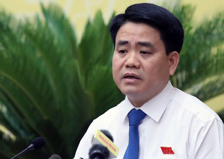 Ông Nguyễn Đức Chung sinh ngày 3/8/1967, quê tại xã Thăng Long, huyện Kinh Môn, Hải Dương, là cử nhân Đại học Cảnh sát, tiến sĩ Luật. Trước khi làm Chủ tịch UBND Hà Nội, ông Nguyễn Đức Chung kinh qua nhiều chức vụ ở Công an Hà Nội.