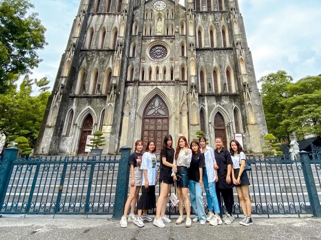 Nhà thờ Lớn Hà Nội là một trong những trung tâm hoạt động Công giáo tại Thủ đô, một điểm đến được giới trẻ Hà thành yêu thích.