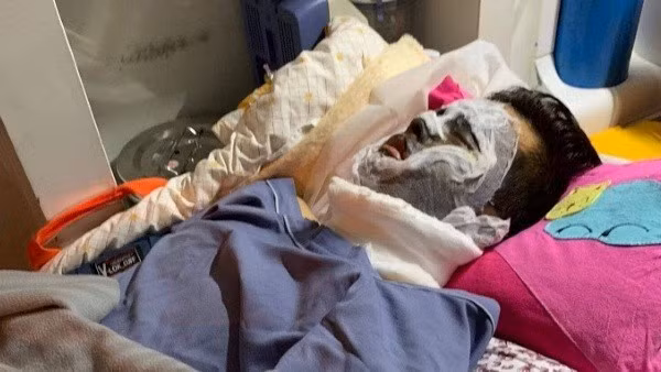 Chị Trâm nói: “Có những khoảng thời gian tôi thấy thật mệt mỏi với sợ bệnh viện. Có những cuộc phẫu thuật Nghiêm phải thực hiện nhiều lần. Mỗi lần anh ấy vào phòng mổ là những chuỗi ngày chịu đựng đau đớn và mất ngủ triền miên đối với tôi”. 